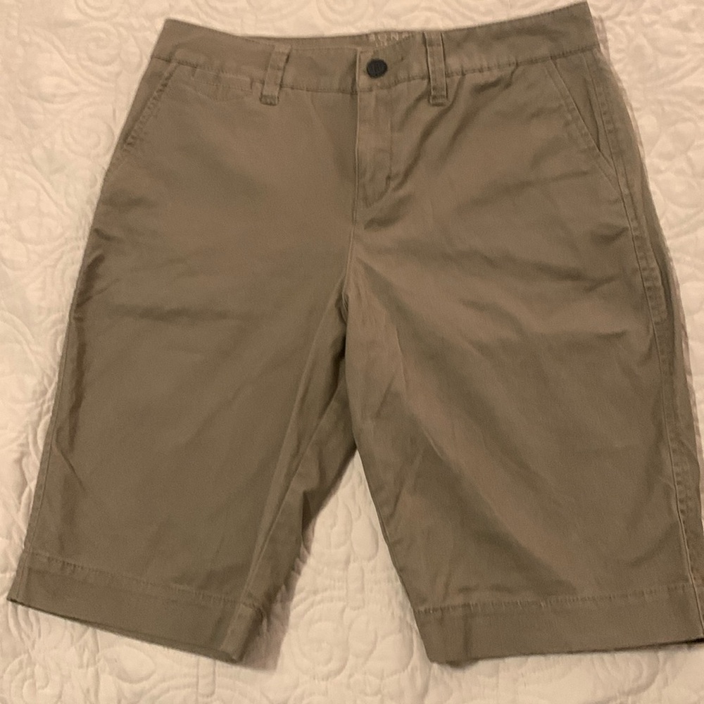Womans Sonoma flat front olive green Bermuda shorts size 8